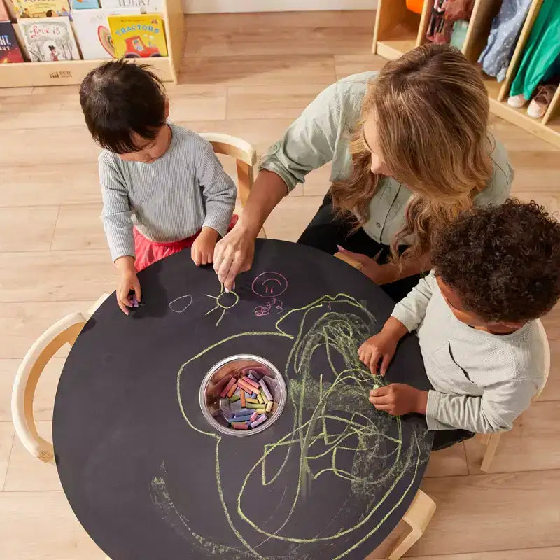 Table ronde ardoise ECR4Kids en bois courbé et ensemble de chaises à dossier incurvé, meubles pour enfants, naturel, 5 pièces