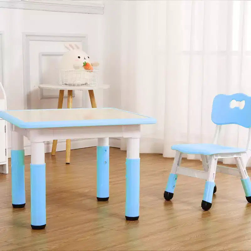 Table et 4 chaises pour enfants, bureau d'activités artistiques et manuelles réglable en hauteur pour les 2-10 ans, pieds antidérapants, charge maximale de 136 kg pour salles de classe, garderies, maison
