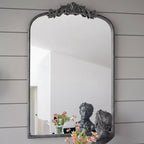 Miroir mural rectangulaire avec cadre d'inspiration baroque, 61 × 91,4 cm