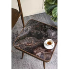 Table d'appoint carrée à plateau en verre avec pieds en fer doré, 43,9 × 43,9 × 46 cm