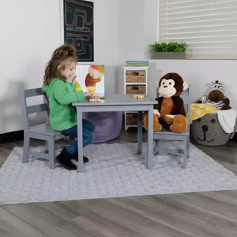 Emma and Oliver – Ensemble table et 2 chaises en bois massif pour salle de jeux ou cuisine