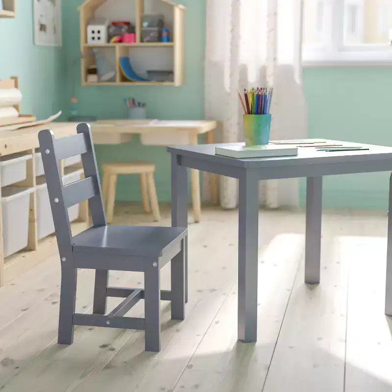 Emma and Oliver – Ensemble table et 2 chaises en bois massif pour salle de jeux ou cuisine